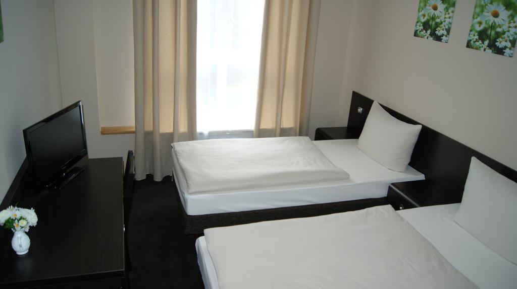 Hotel Pension Eberty Berlin Luaran gambar