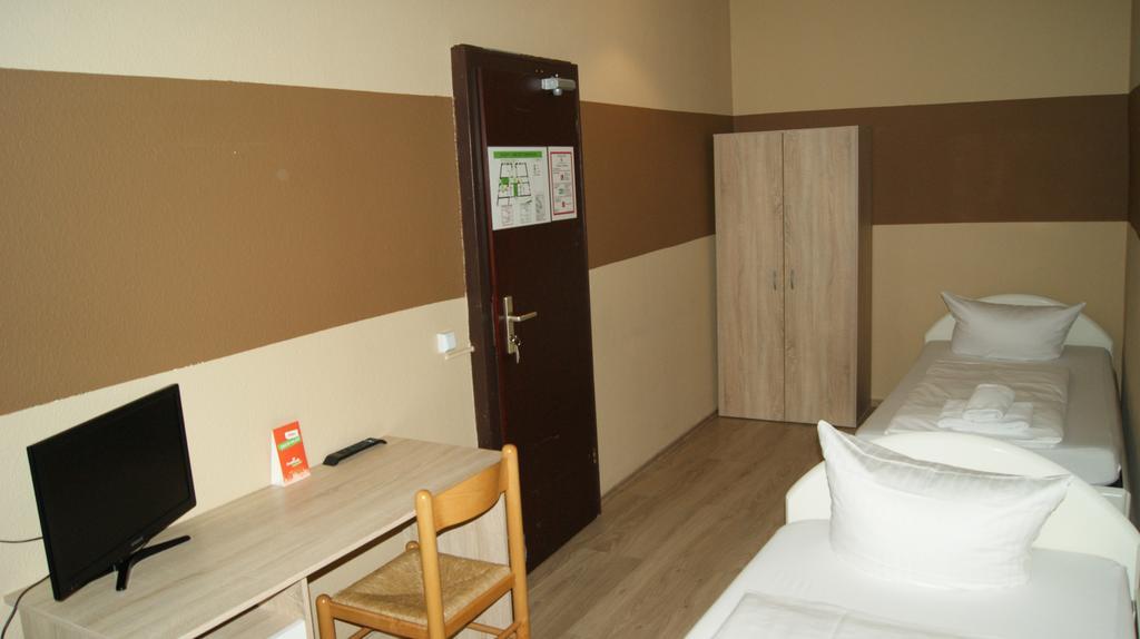 Hotel Pension Eberty Berlin Luaran gambar