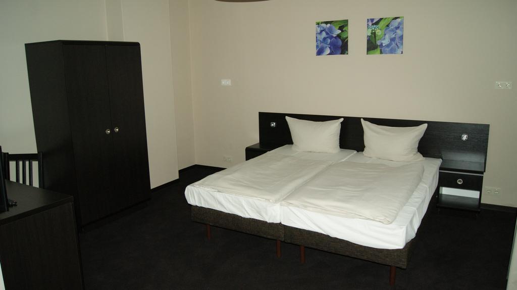 Hotel Pension Eberty Berlin Luaran gambar