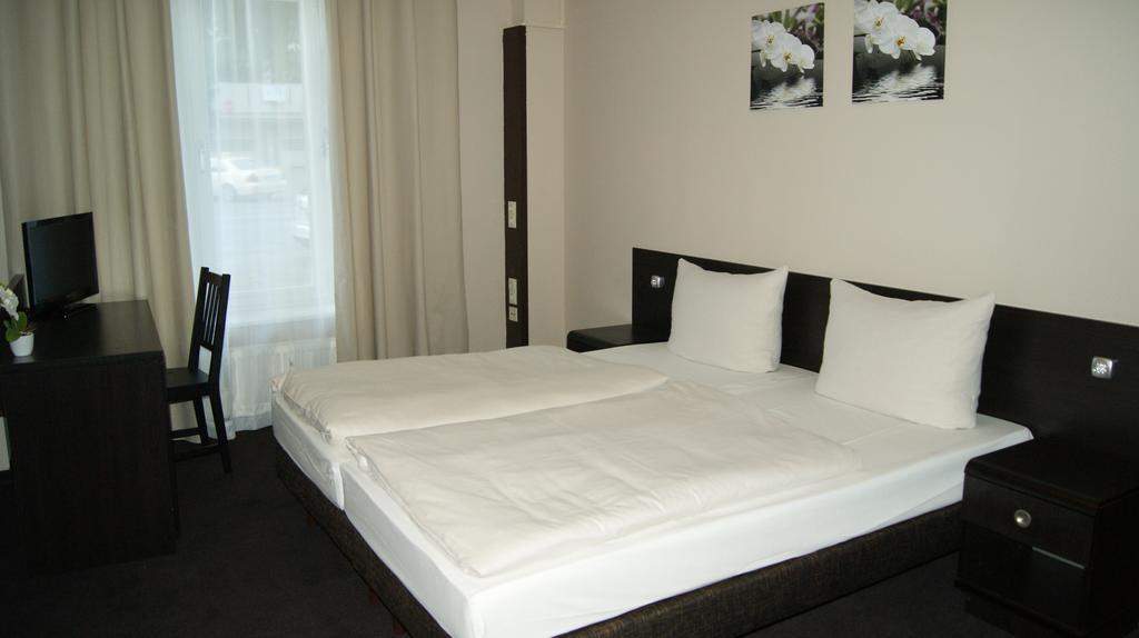 Hotel Pension Eberty Berlin Luaran gambar