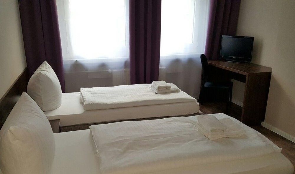 Hotel Pension Eberty Berlin Luaran gambar