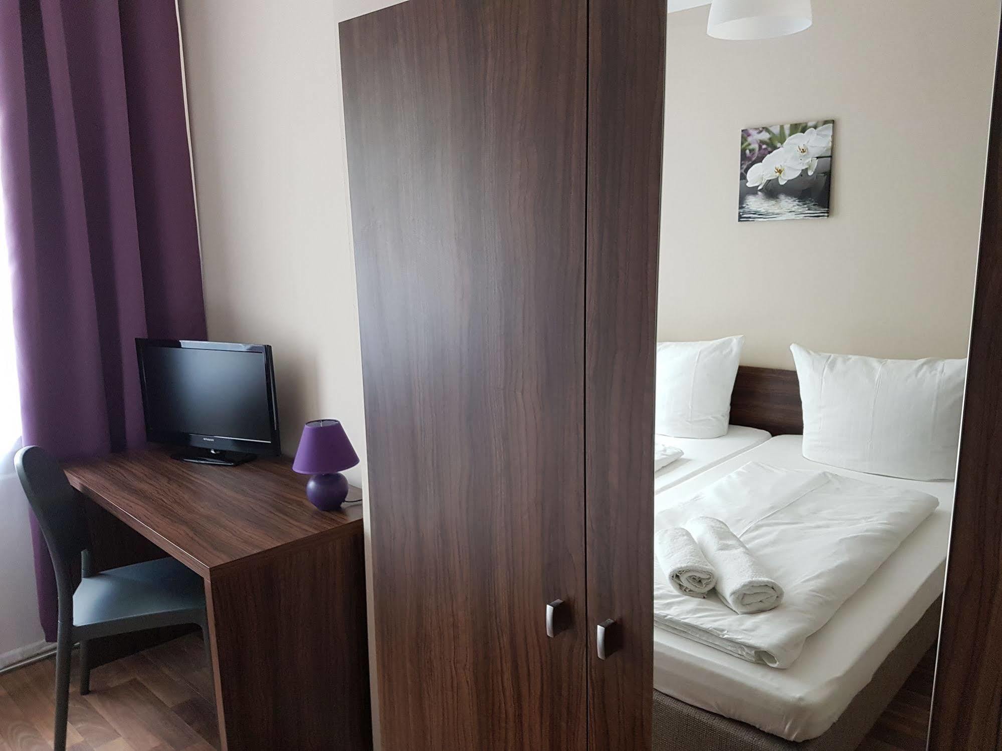 Hotel Pension Eberty Berlin Luaran gambar