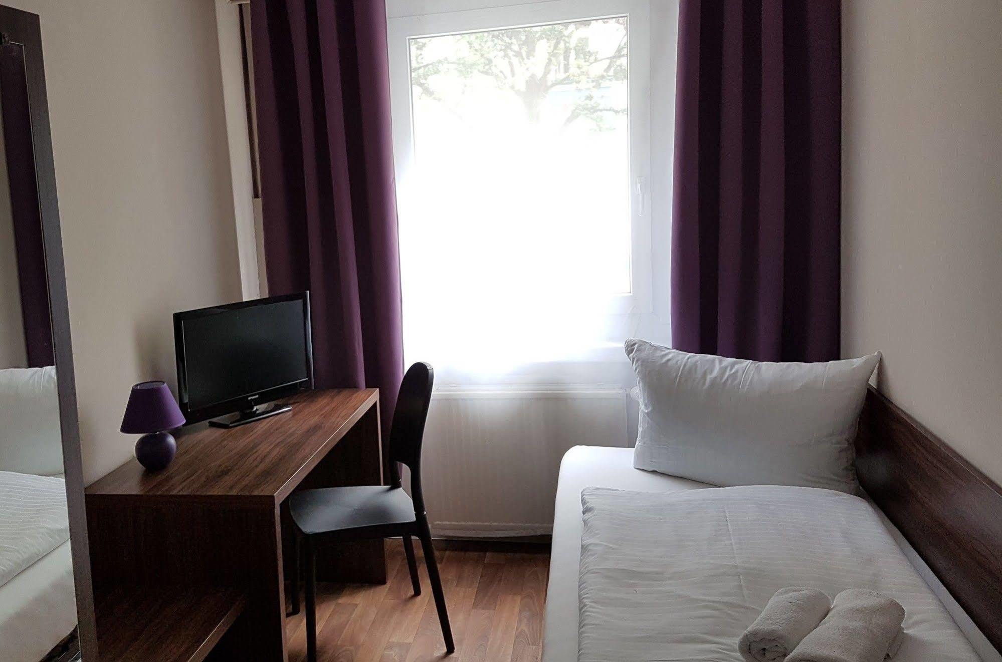 Hotel Pension Eberty Berlin Luaran gambar