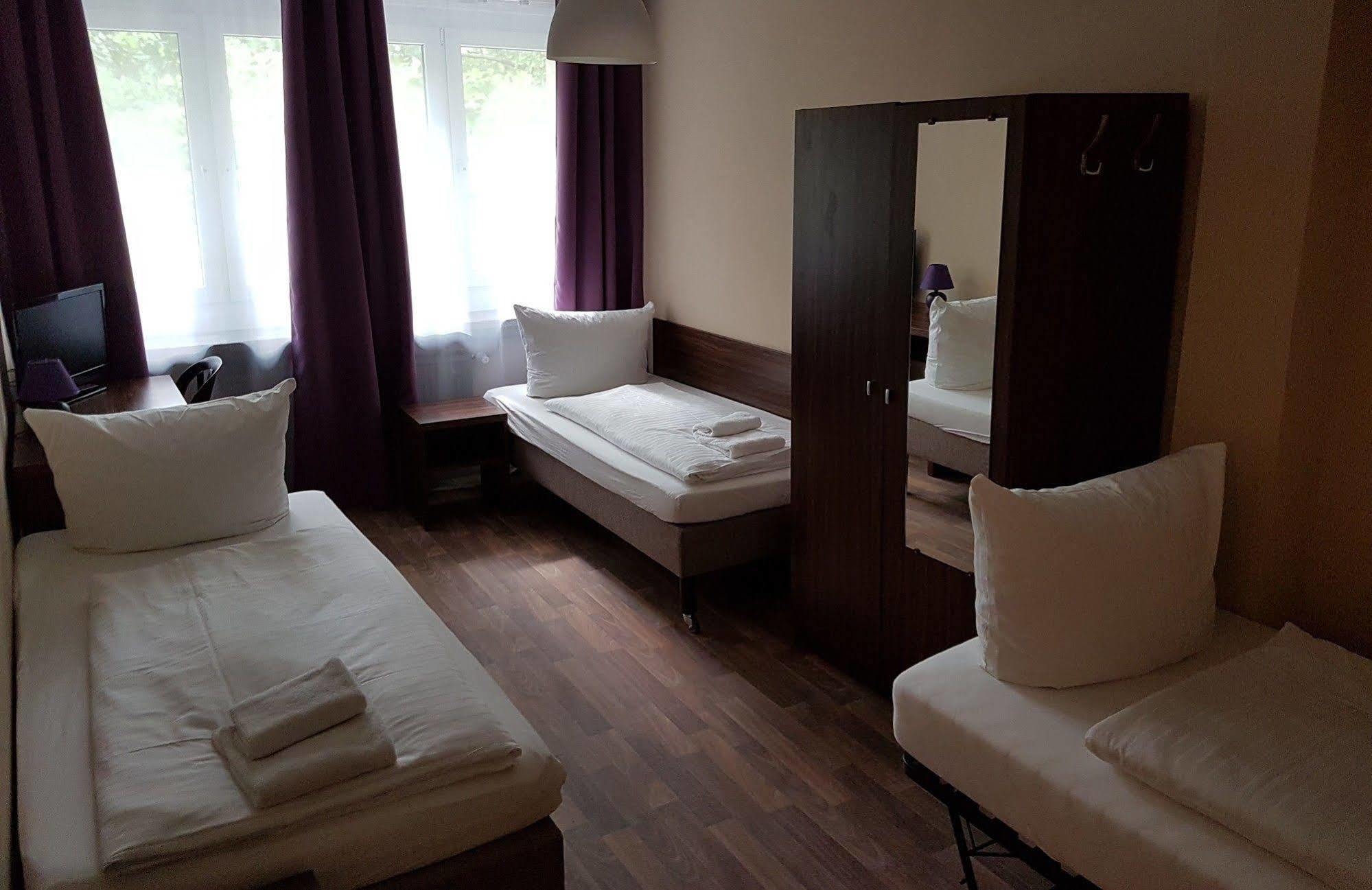Hotel Pension Eberty Berlin Luaran gambar