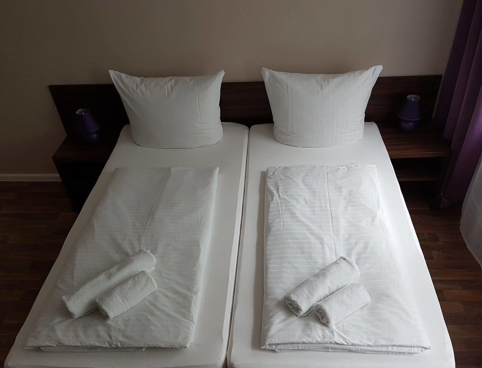 Hotel Pension Eberty Berlin Luaran gambar