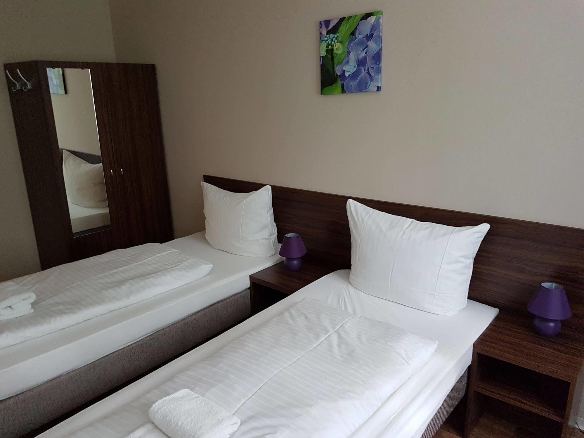 Hotel Pension Eberty Berlin Luaran gambar