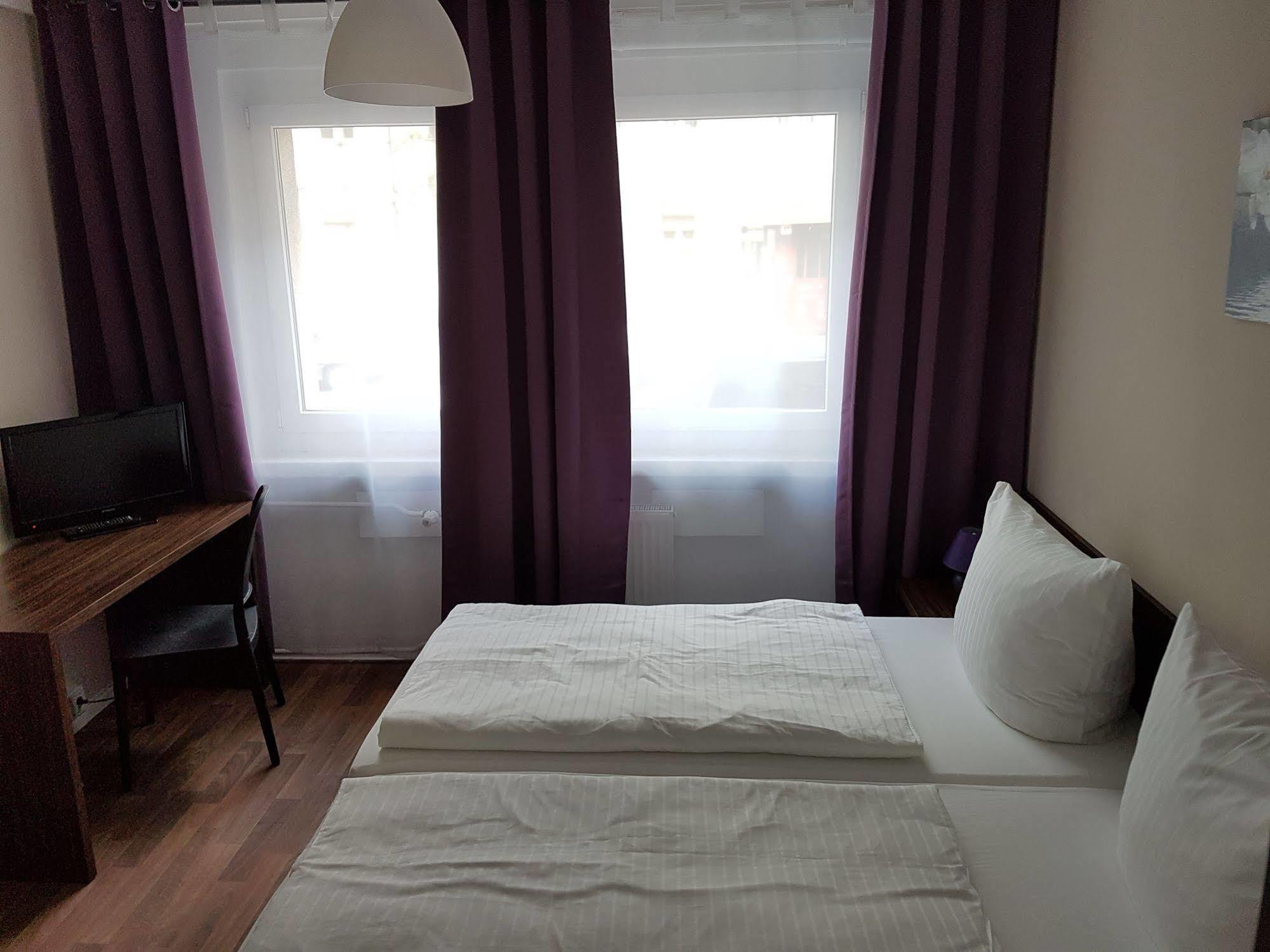 Hotel Pension Eberty Berlin Luaran gambar