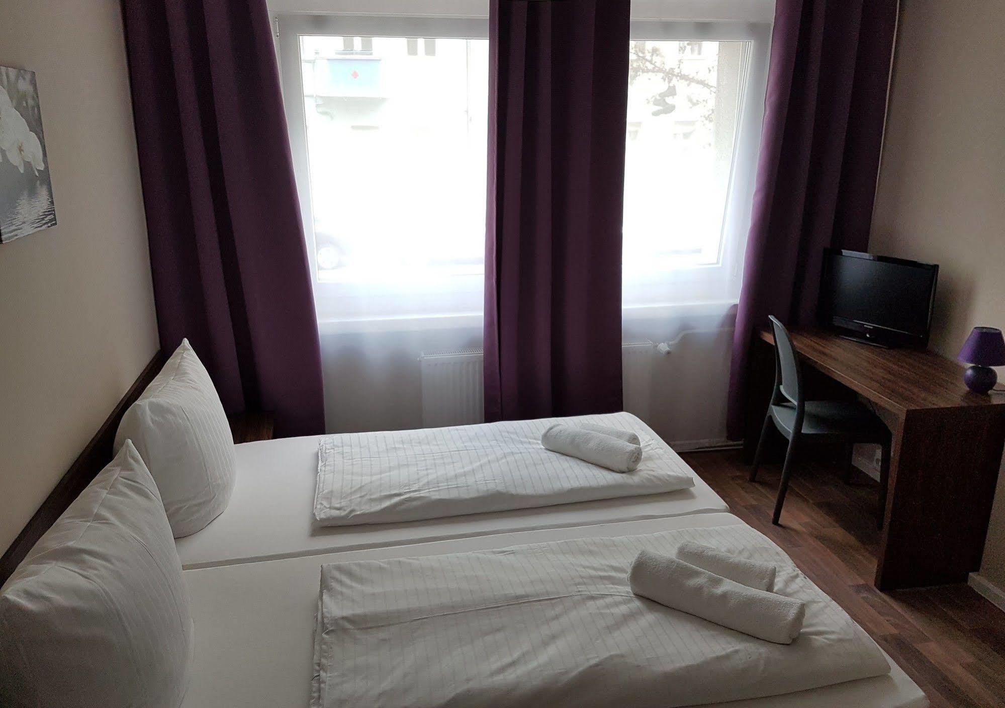 Hotel Pension Eberty Berlin Luaran gambar
