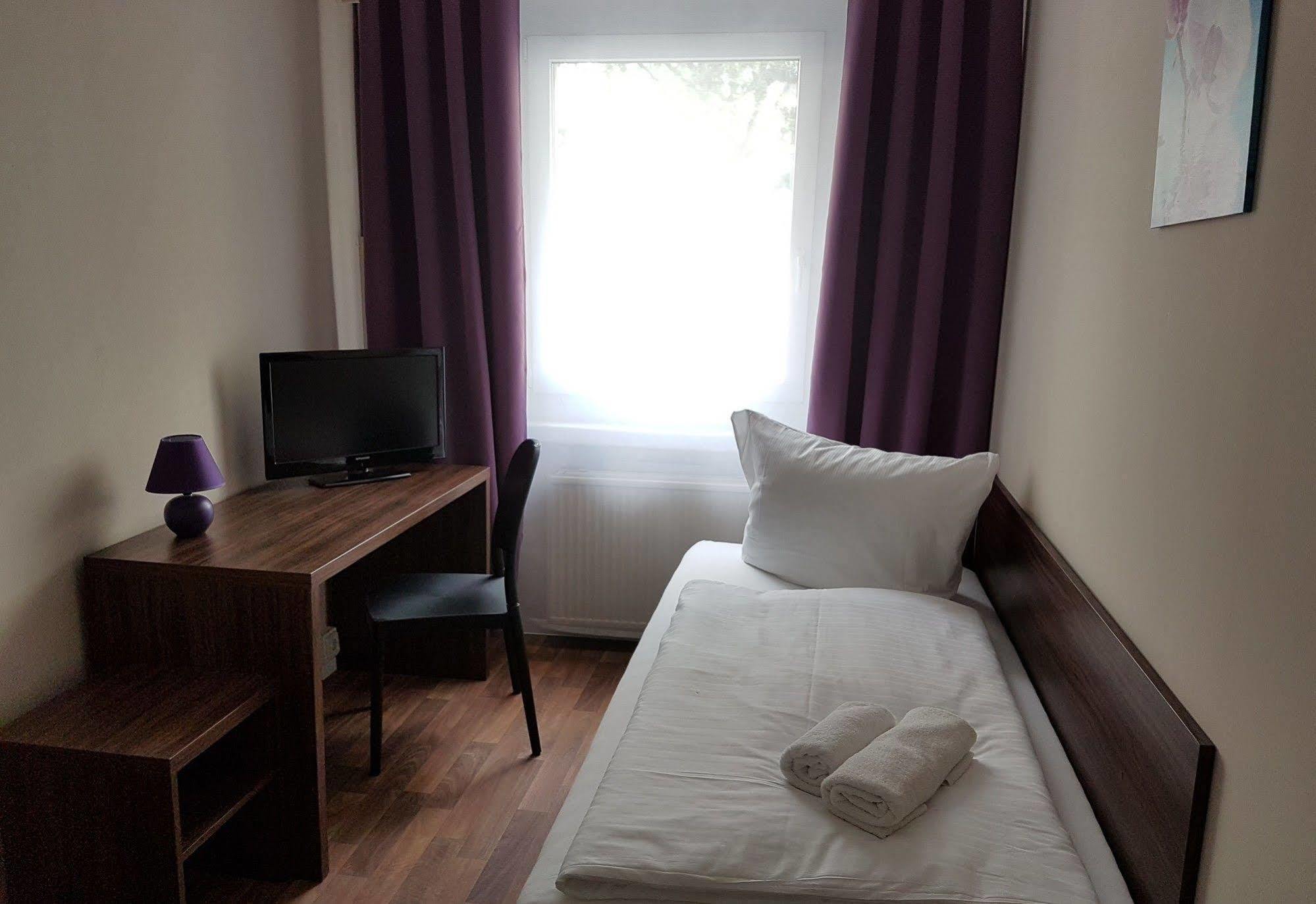 Hotel Pension Eberty Berlin Luaran gambar