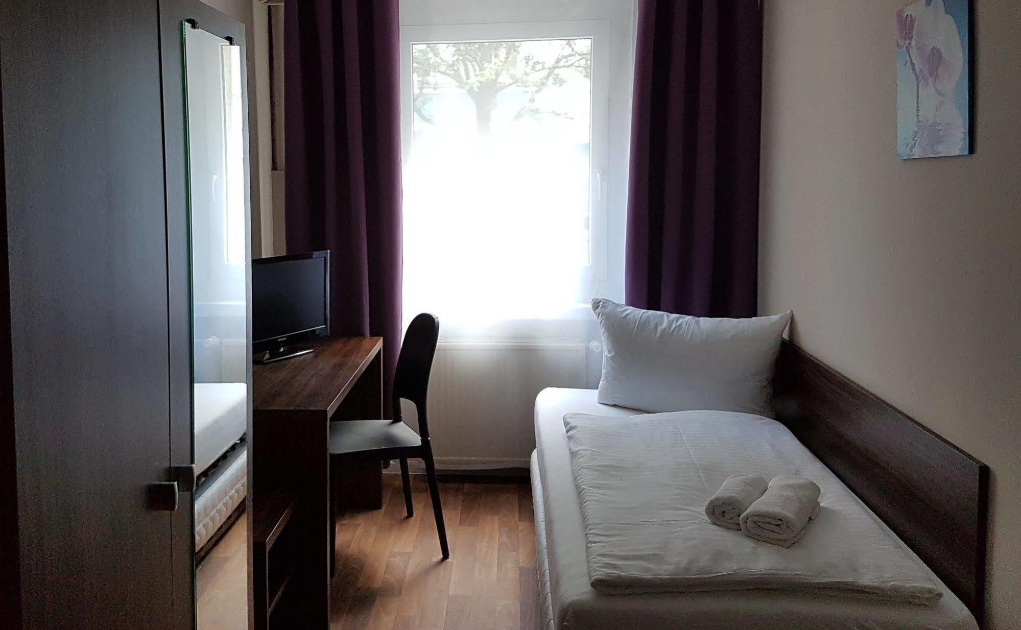 Hotel Pension Eberty Berlin Luaran gambar