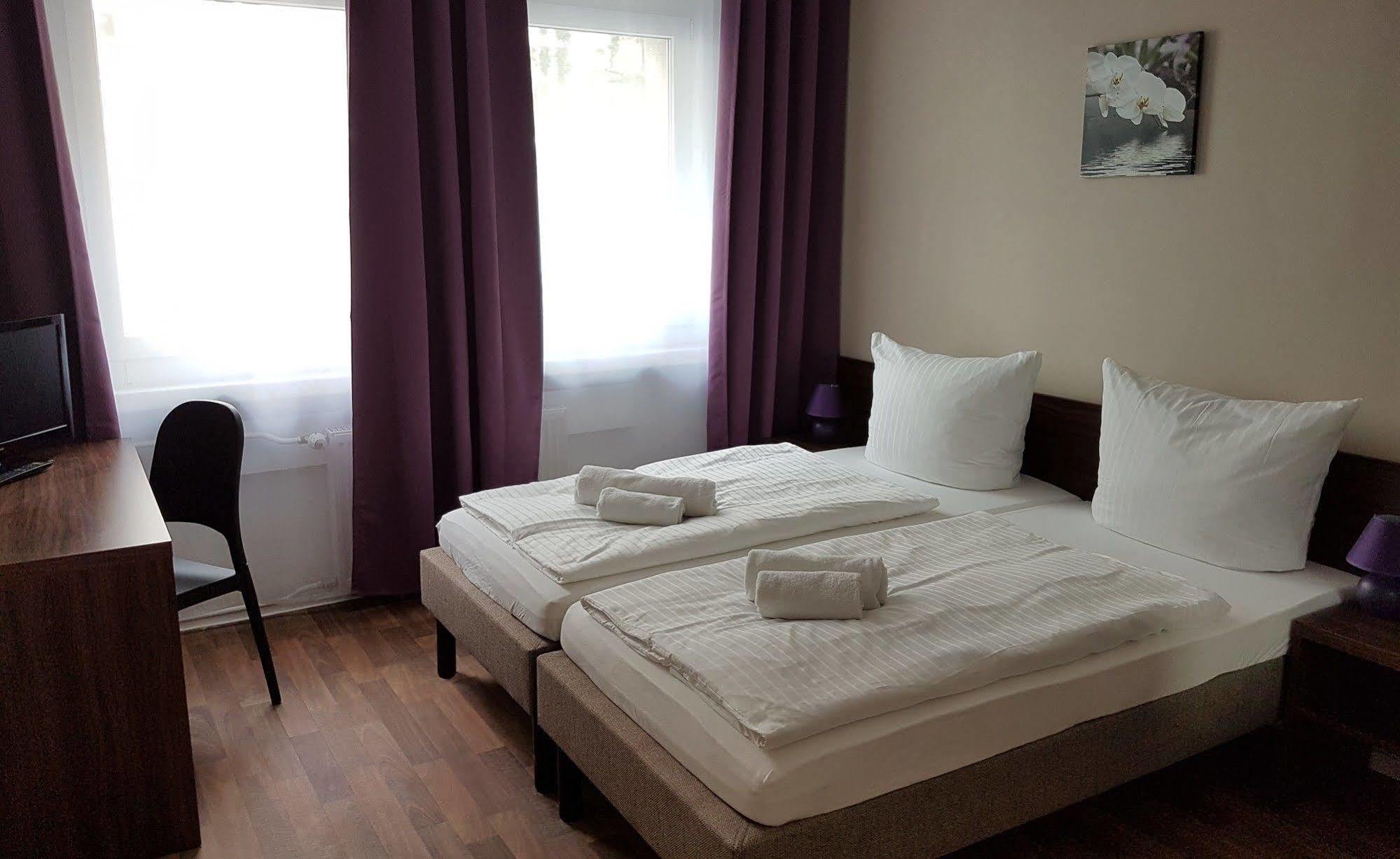 Hotel Pension Eberty Berlin Luaran gambar
